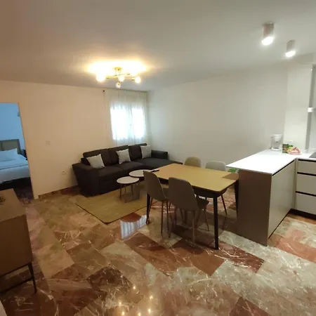 Apartment Centrico Con Parking *